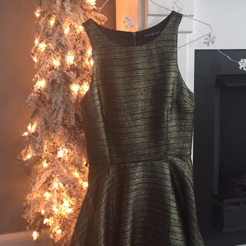 Girl’s Gold and Black dress xs